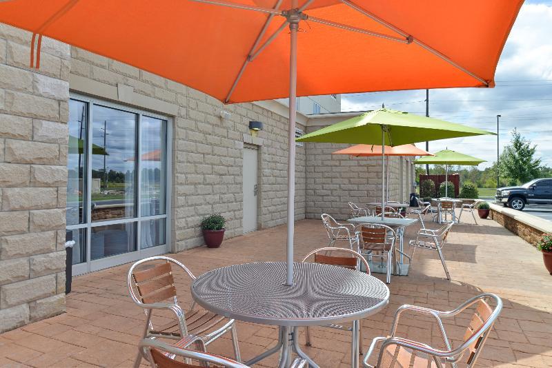 Holiday Inn Express Hotel & Suites Terre Haute By Ihg Exterior foto
